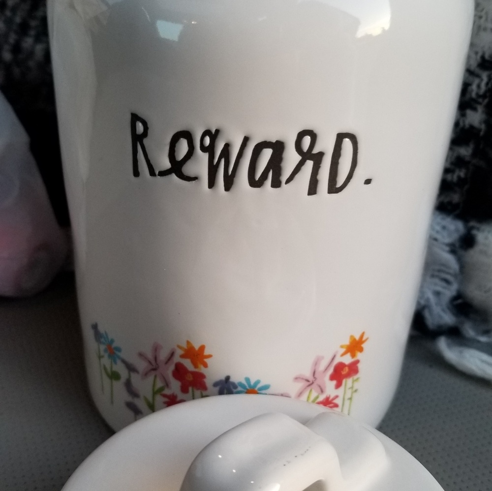 Rea Dunn.reward canister